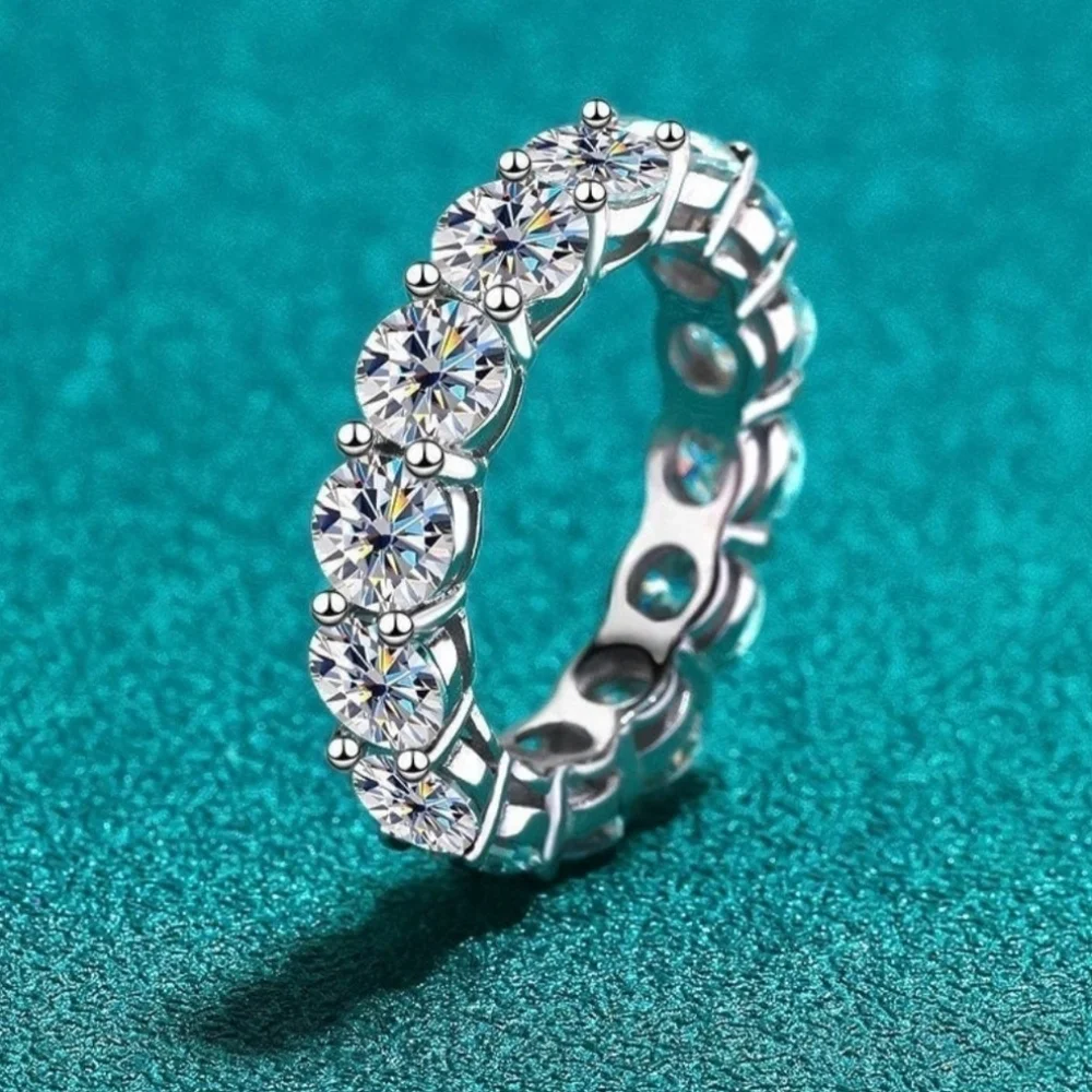 New 4ct Beautiful Moissanite Band Ring!!! - Picture 3 of 9